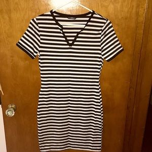 Stretchy material dress v-neck